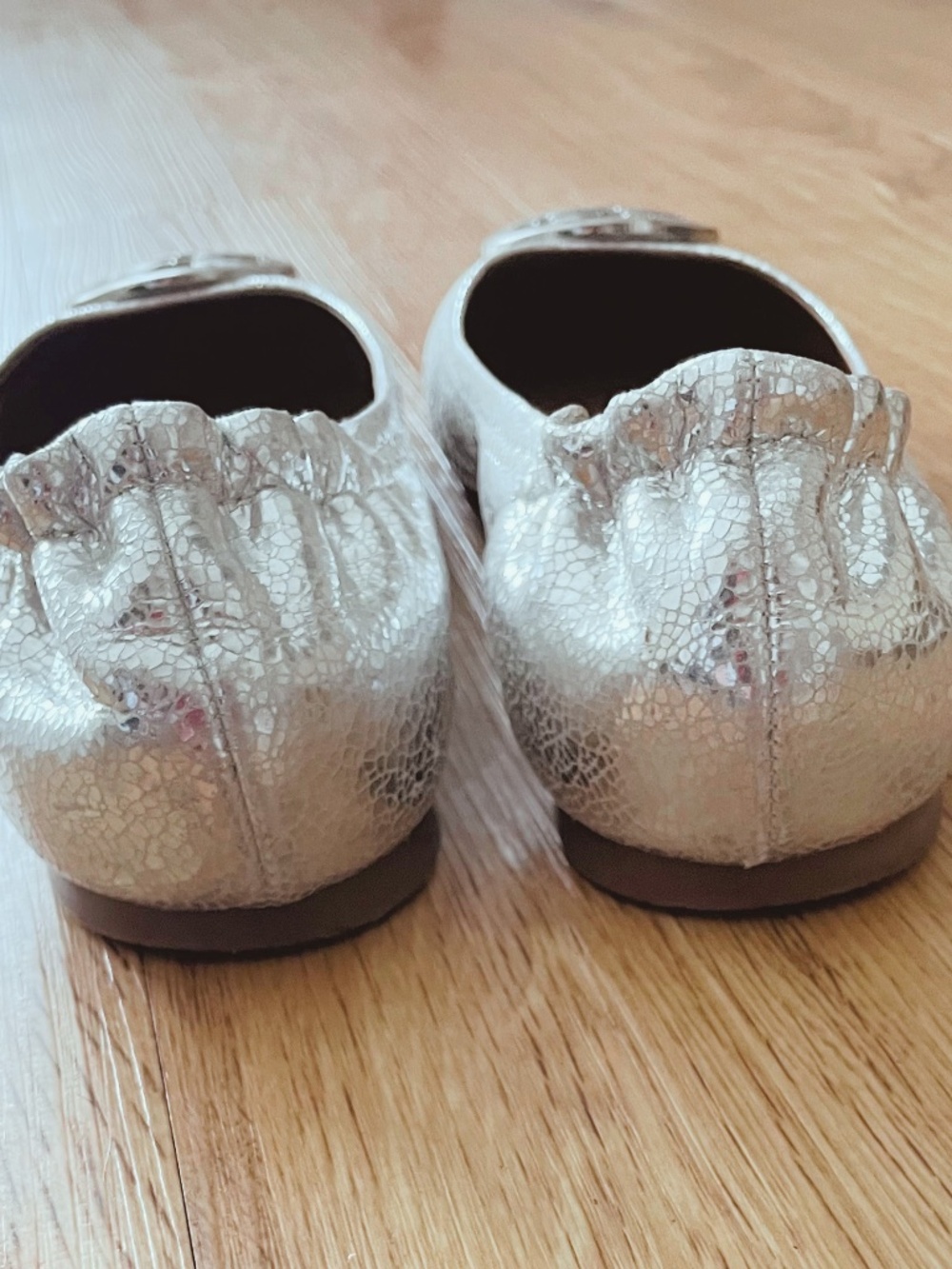 Tory Burch Logo Ballet Flats Metallic/Silver Size 7 - Picture 6 of 8